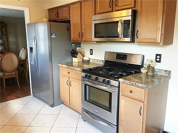 3rd image of 1044 Lexington Dr