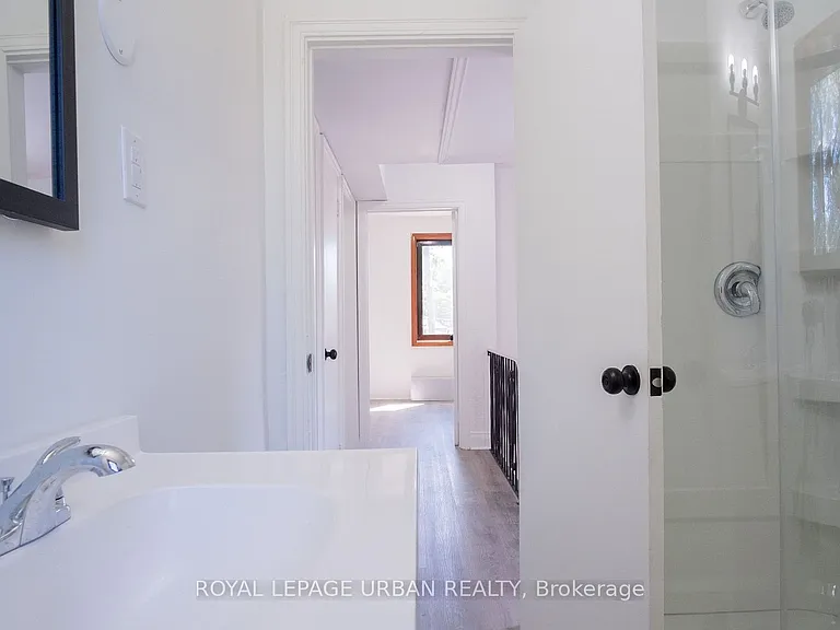 14 Camrose Cres — Photo 23