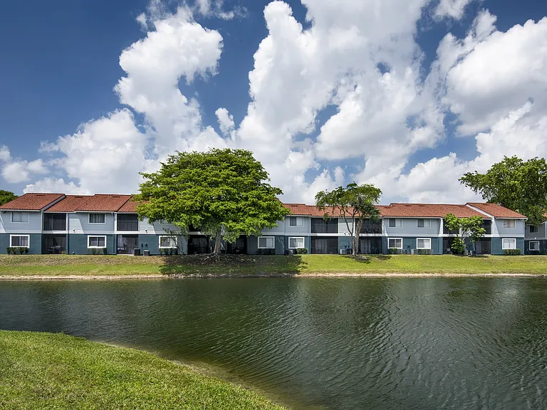 Sunny Lake Apartments — Photo 22