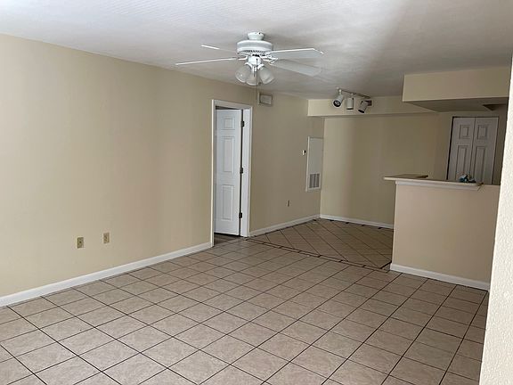 4th image of 3008 Parkway Blvd #305A