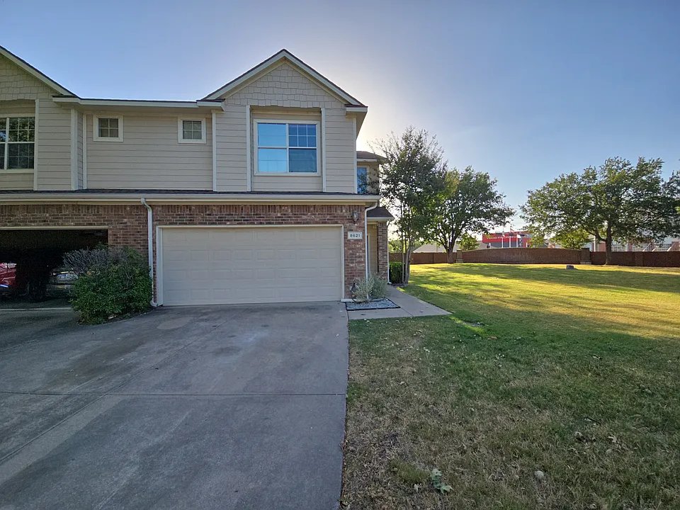 8621 Brunswick Dr