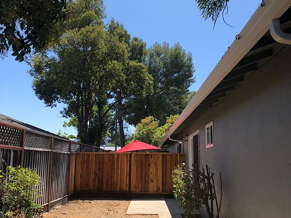 2nd image of 1835 Robin Dr