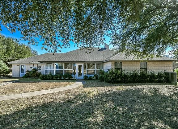 3rd image of 116 Chaparral Dr