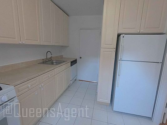 4th image of 7140 112th St #401