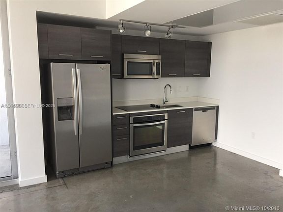 3rd image of 151 SE 1st St APT 3404