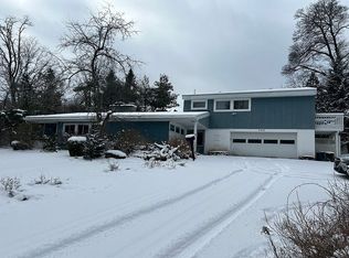 402 Piercefield Dr, Syracuse, NY 13209