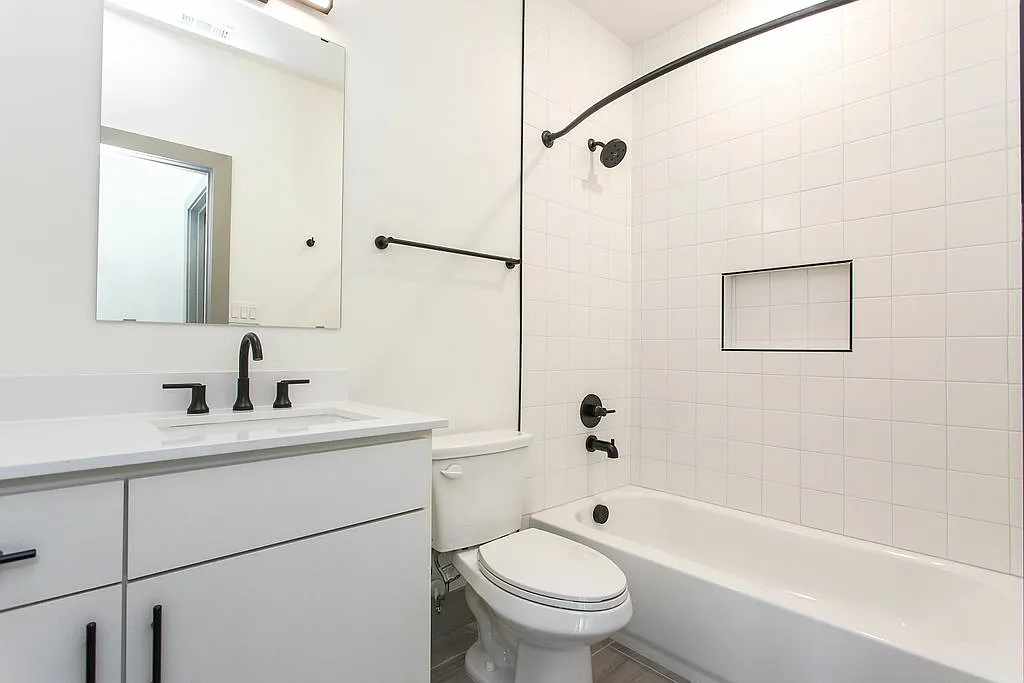 The Flats at 4001 Roseland — Photo 2