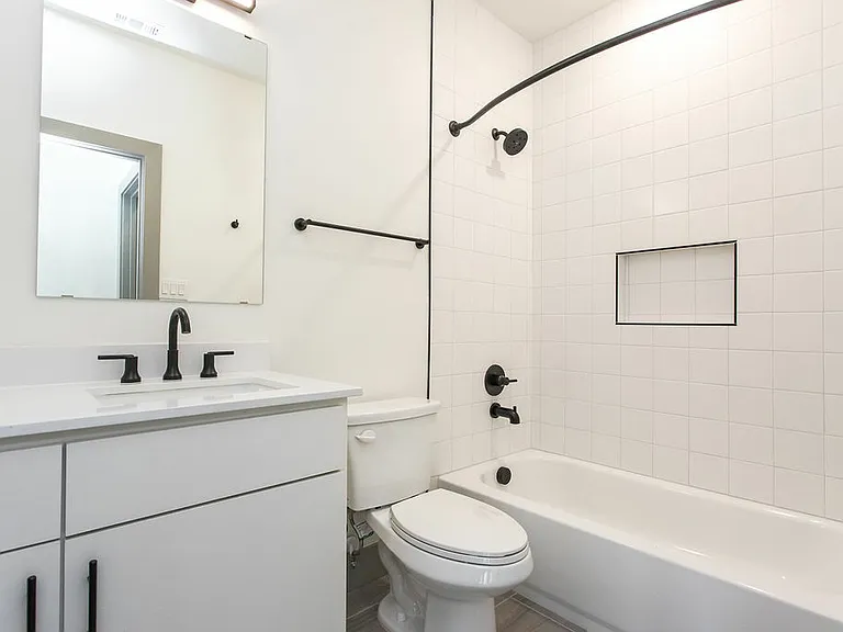 4001 Roseland Ave — Photo 2