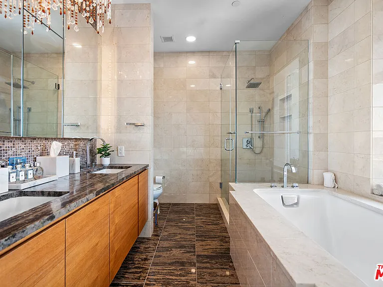 900 W Olympic Blvd #32G — Photo 14