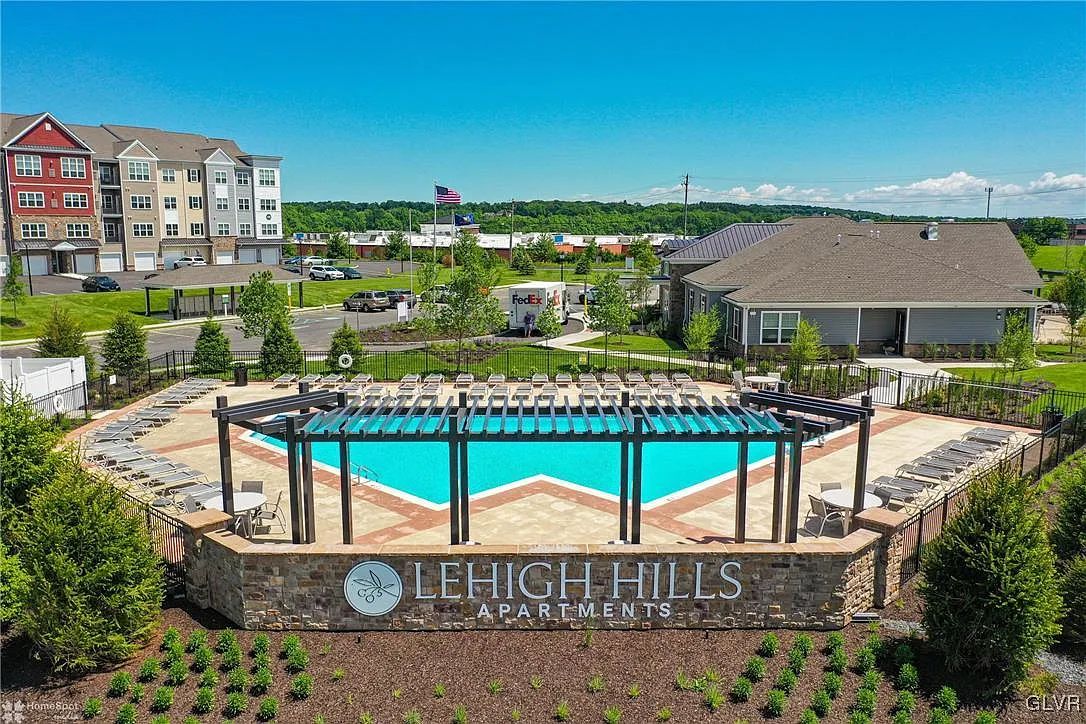 2 bed, 2.0 bath, $2,190 — Photo 2