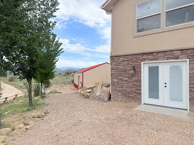 entrance and driveway