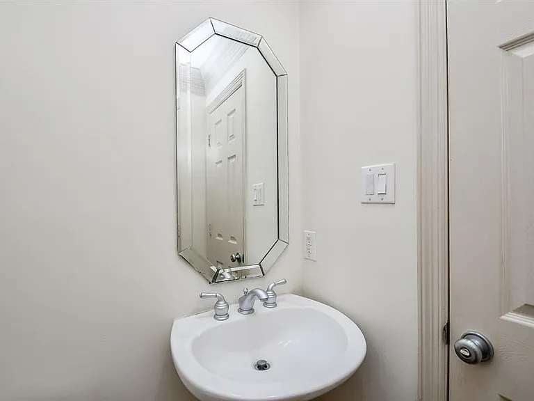 1515 Hyde Park Blvd #39 — Photo 28