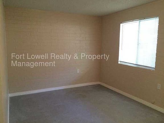 3rd image of 1548 W Denton Ln Ste 4