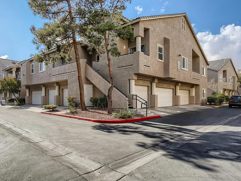 2153 Jasper Bluff St #201 — Photo 3