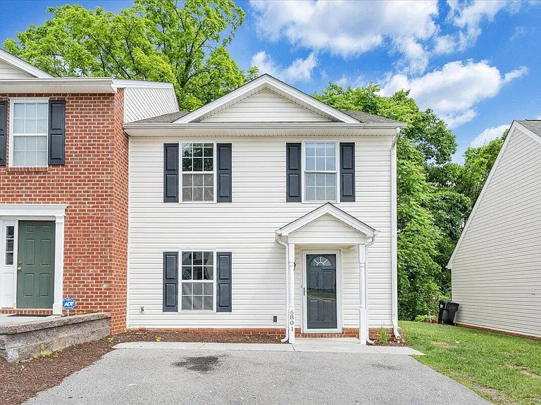 6852 Woodcreeper Dr — Photo 1