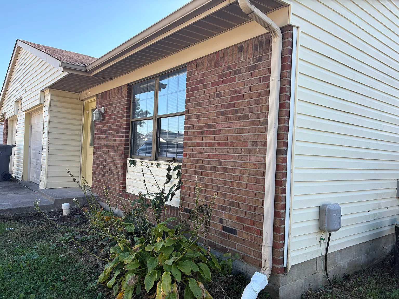 2 bed, 1.5 bath, 950 sqft, $1,275 — Photo 2