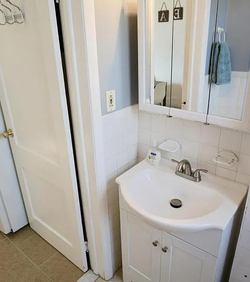 609 Adams St — Photo 11