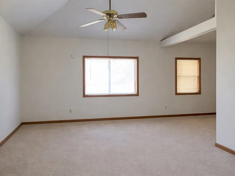 74 Lakewood St #2R — Photo 6