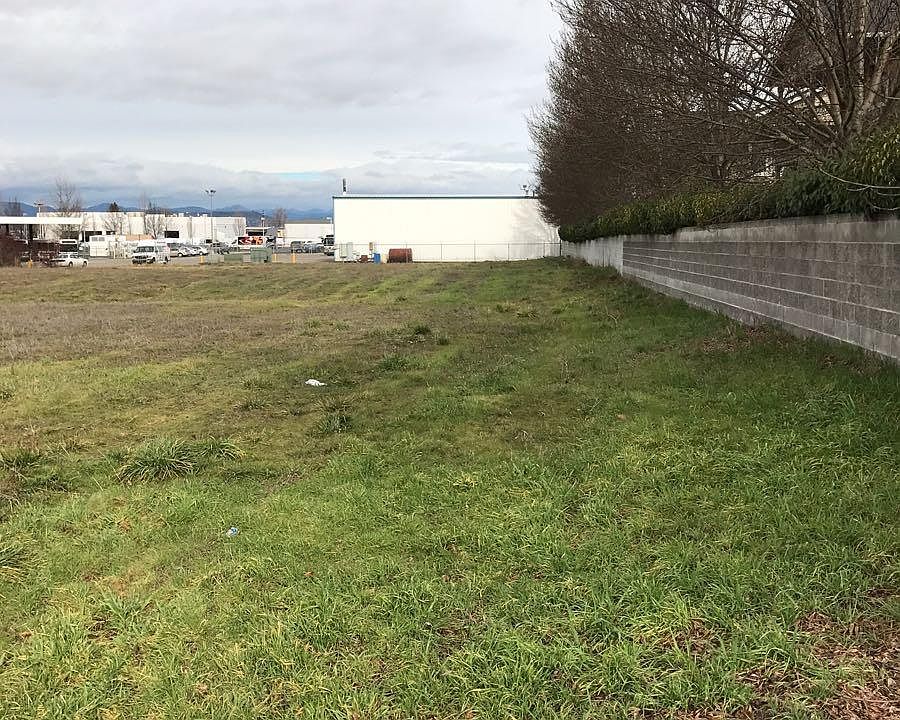 1st image of 3130 Crater Lake Ave