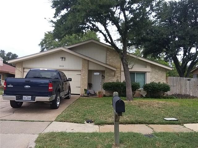 1st image of 303 Stonecreek Dr
