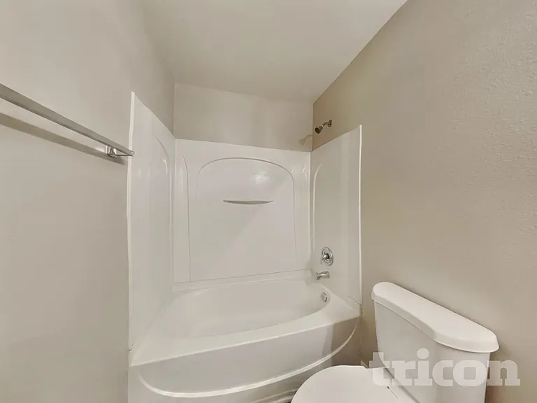 1129 Hawick Dr — Photo 17