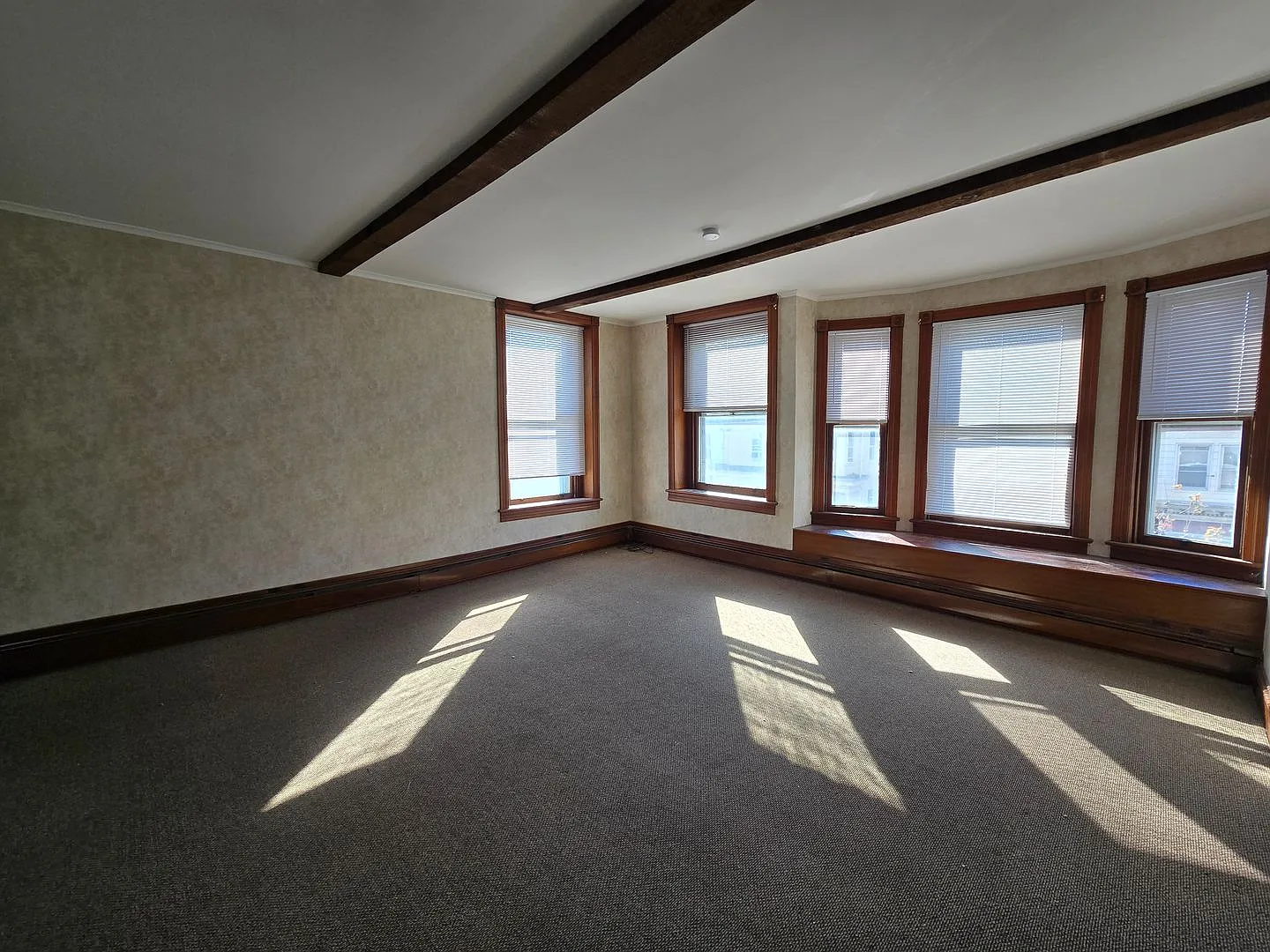 209 E Market St — Photo 1
