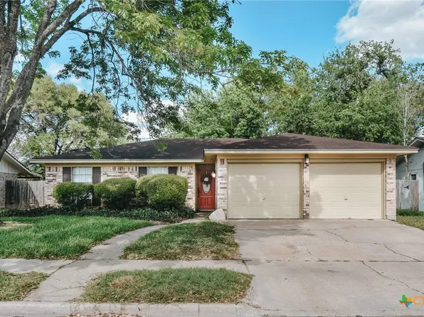 106 Hickory Knoll St, Victoria, TX 77901