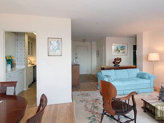 3rd image of 15 W 72nd St APT 21S