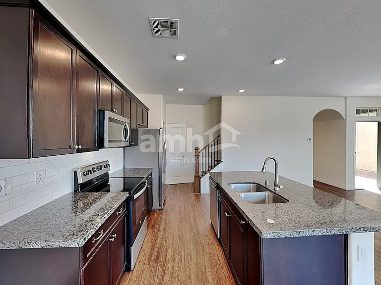 948 Nero Ave — Photo 3