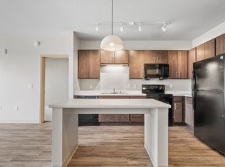913 13th Ave SE #2, Minneapolis, MN 55414