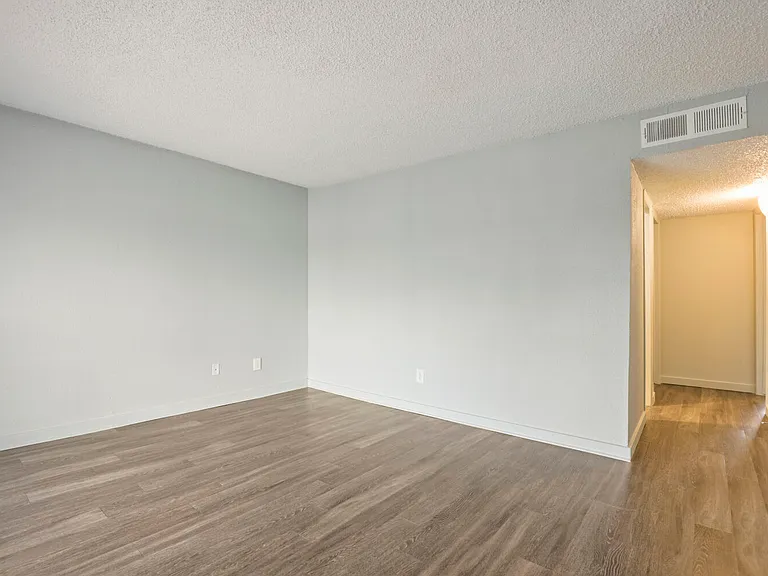 Verde Apartments — Photo 27