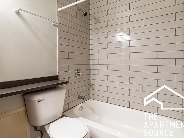 633 W Barry Ave #101 — Photo 6