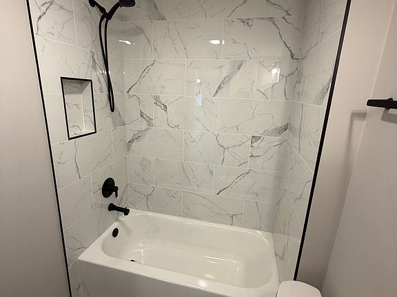 5th image of 2544 Williams Ave APT 2