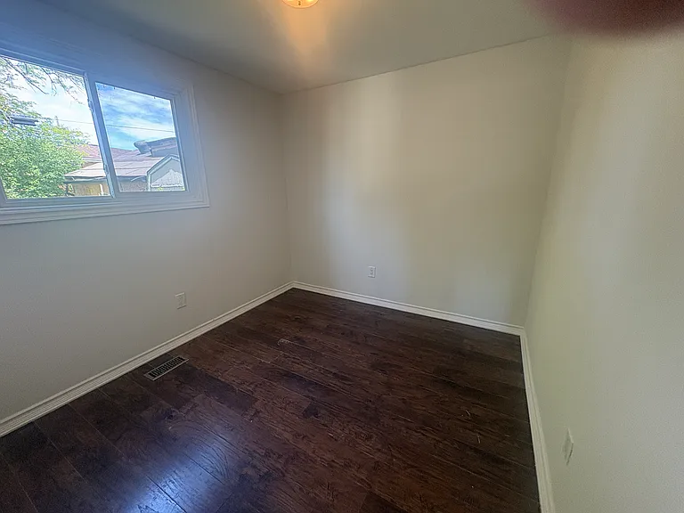 427 Talbot St #BACK — Photo 7