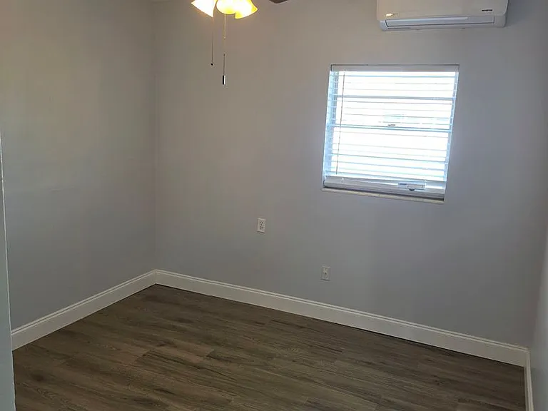 1004 Catherine St — Photo 18