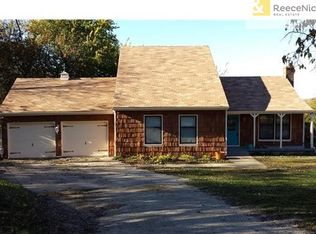 1004 N Washington St, Raymore, MO 64083