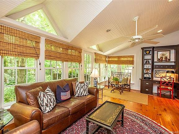 2nd image of 400 Abbotsford Ct