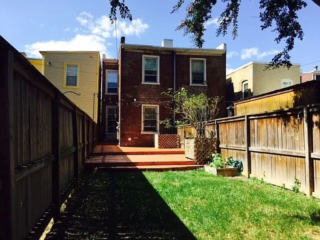 511 Saint James St — Photo 3