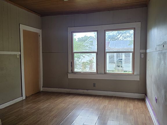 5th image of 510 Edwards St