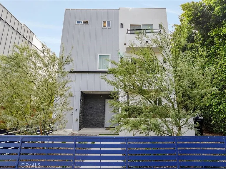10916 Hesby St — Photo 1