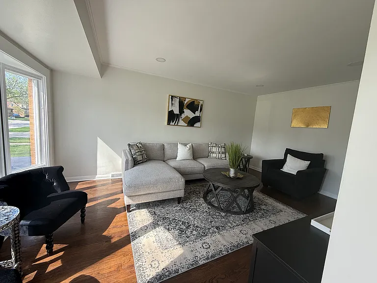 11035 S Tripp Ave — Photo 3