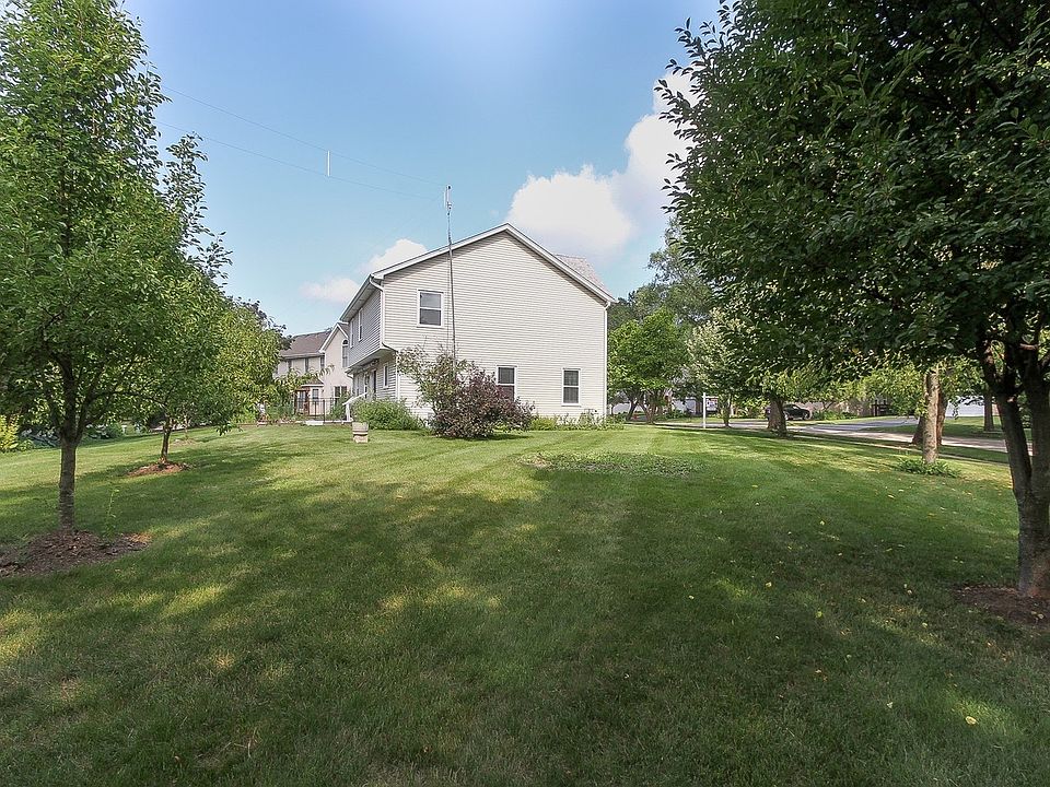 2nd image of 764 Laurel Ln