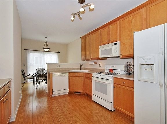 5th image of 2227 Stoughton Dr