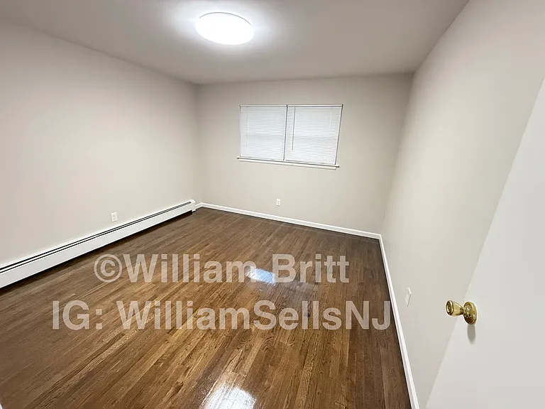 223 50th St #1A — Photo 16