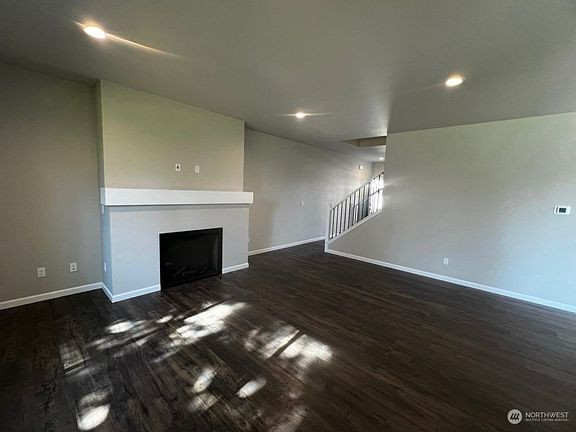 3rd image of 3808 181st St E