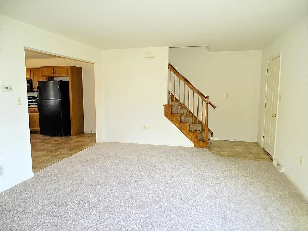 3 bed, 1.5 bath, 1440 sqft, $1,695 — Photo 2