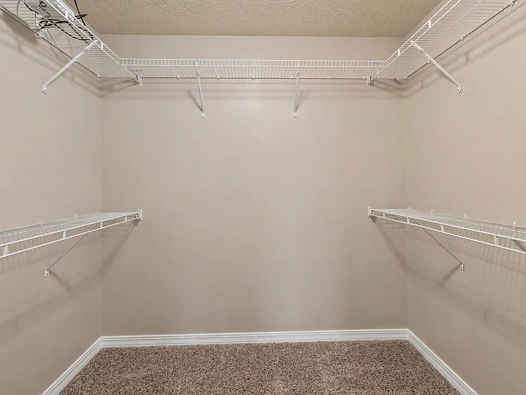103 Maxwell — Photo 15