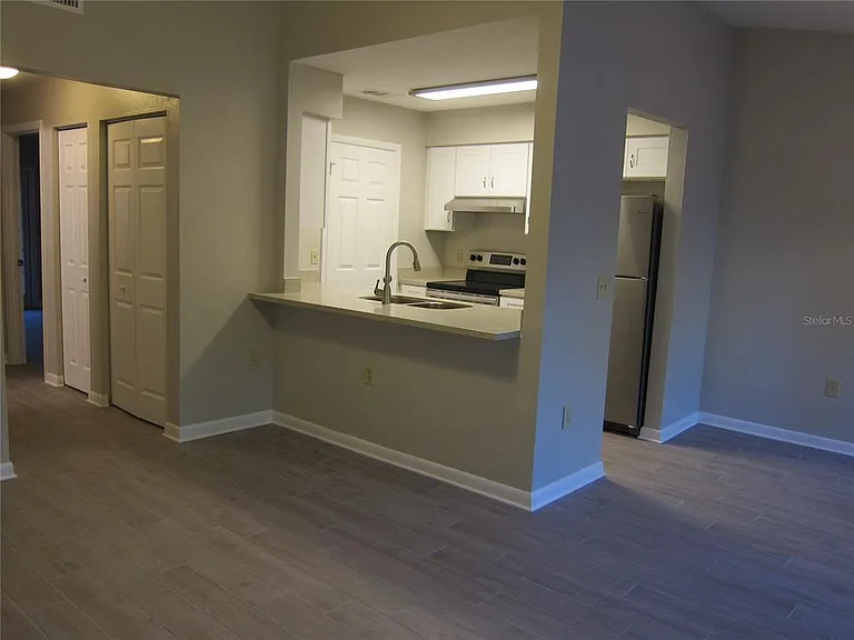 7019 SW 21st Ln — Photo 3