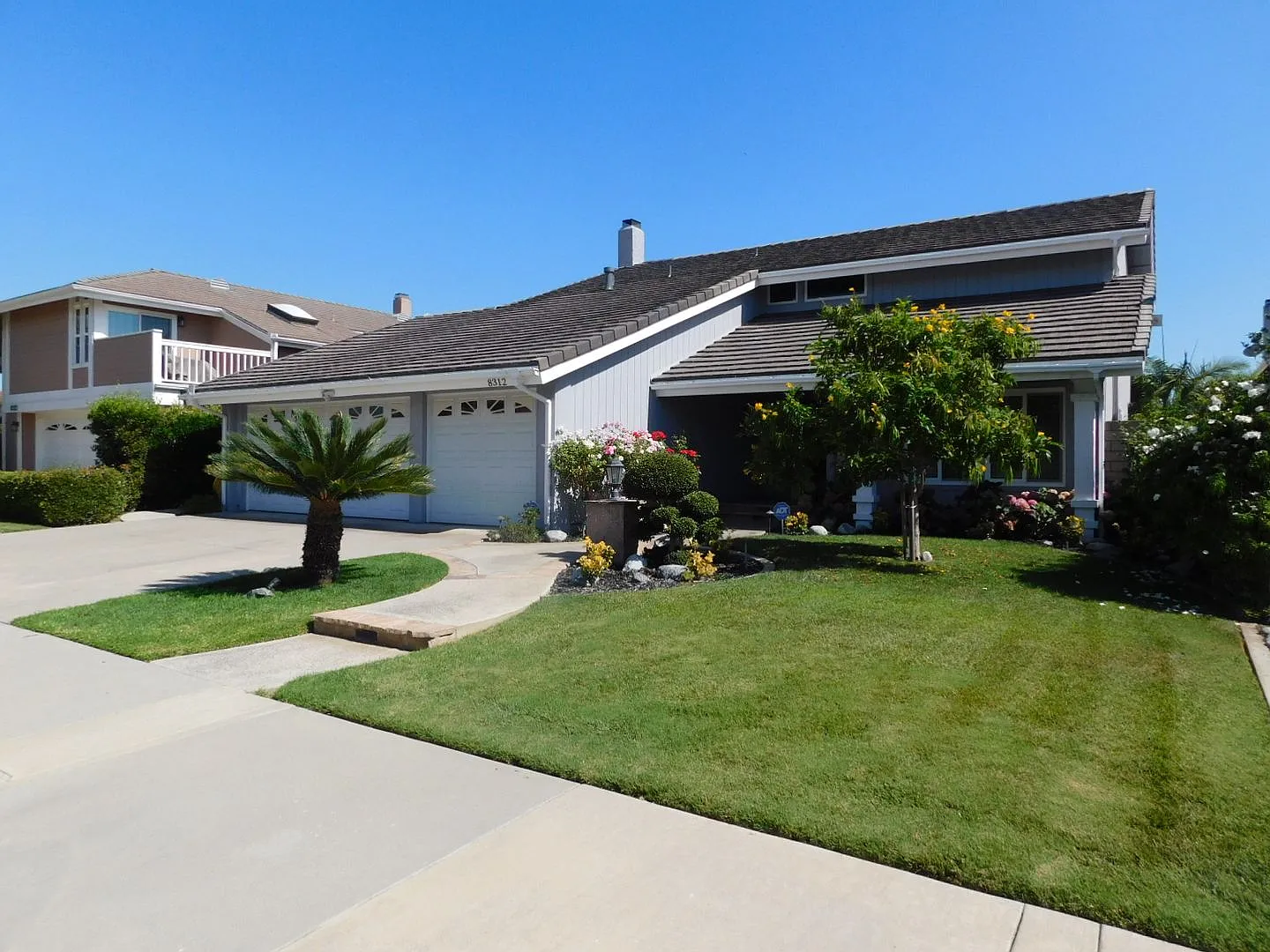 Beautiful 5-bedroom 3-Bathroom 2-Story House — Photo 2