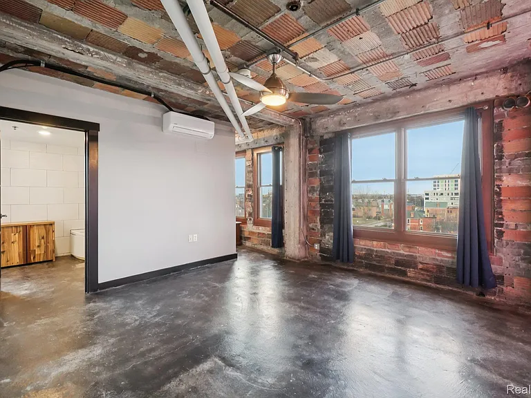 2915 John R St #502 — Photo 9